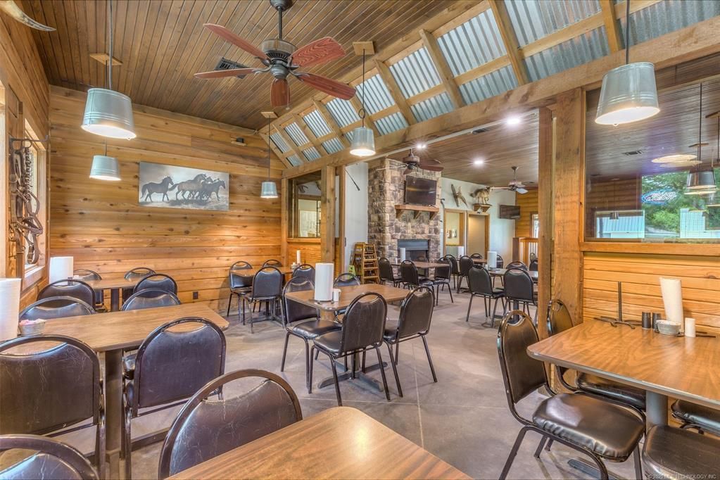 Runts BBQ: 1105 W Cherokee St, Wagoner, OK 74467